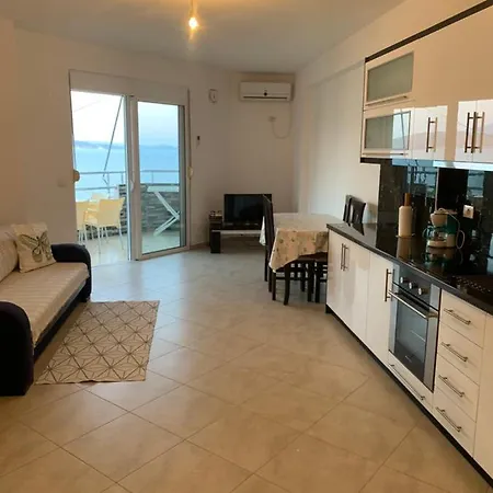 Rock Apartment *