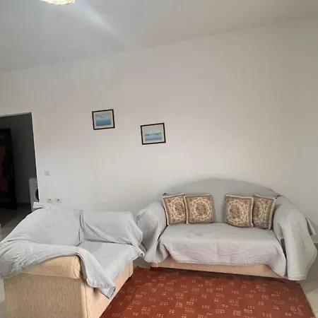 Rock Apartment *